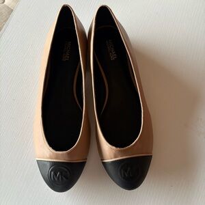 Michael Kors Two-Tone Nude and Black Cap-Toe leather Ballet Flats